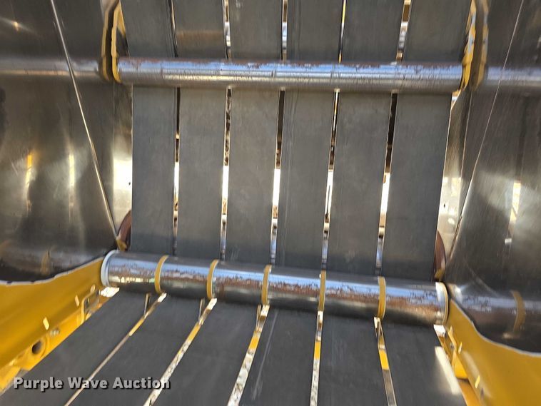 image for item DZ6387 2008 Vermeer  604M DCF Wide pickup round baler