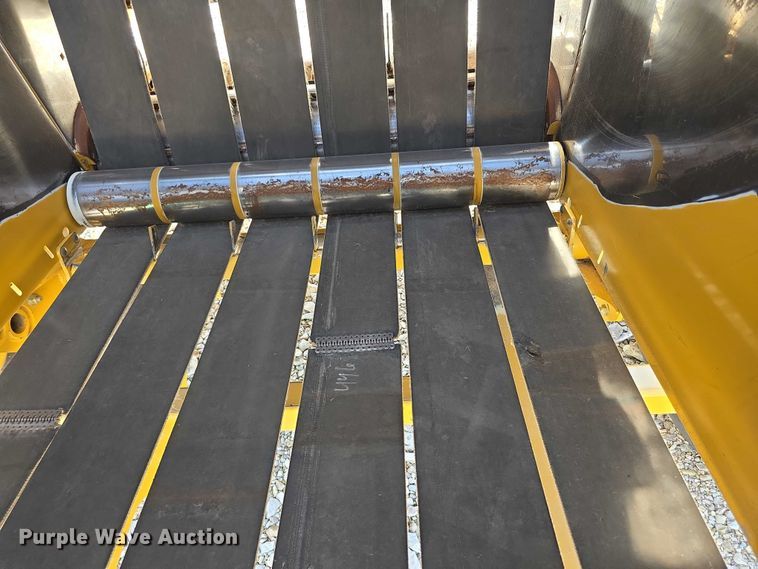 image for item DZ6387 2008 Vermeer  604M DCF Wide pickup round baler