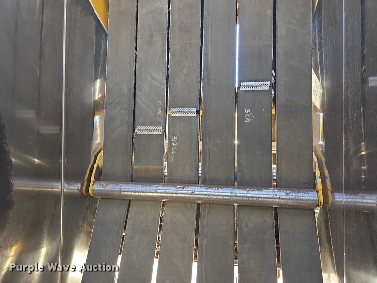 image for item DZ6387 2008 Vermeer  604M DCF Wide pickup round baler