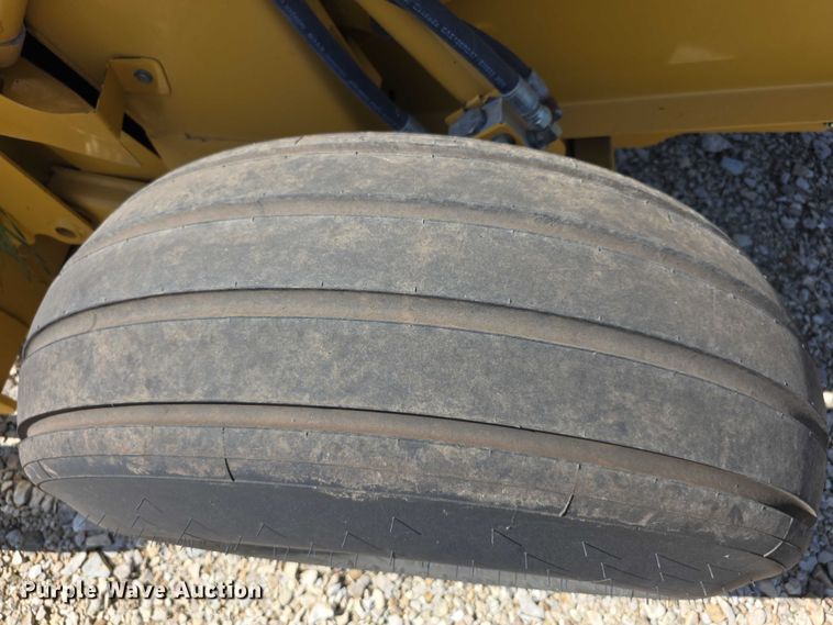 image for item DZ6387 2008 Vermeer  604M DCF Wide pickup round baler