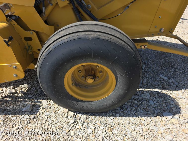 image for item DZ6387 2008 Vermeer  604M DCF Wide pickup round baler