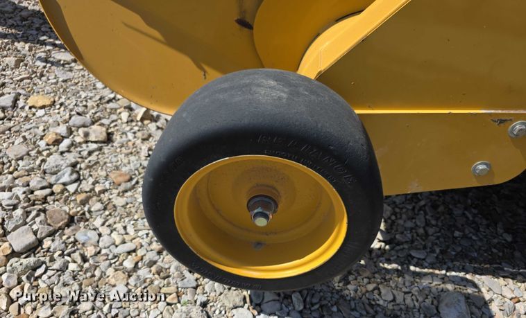 image for item DZ6387 2008 Vermeer  604M DCF Wide pickup round baler