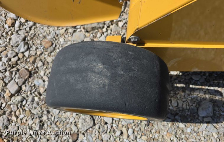 image for item DZ6387 2008 Vermeer  604M DCF Wide pickup round baler