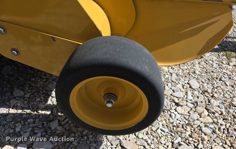 image for item DZ6387 2008 Vermeer  604M DCF Wide pickup round baler