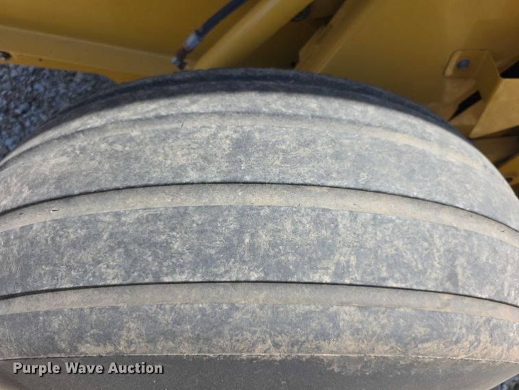 image for item DZ6387 2008 Vermeer  604M DCF Wide pickup round baler