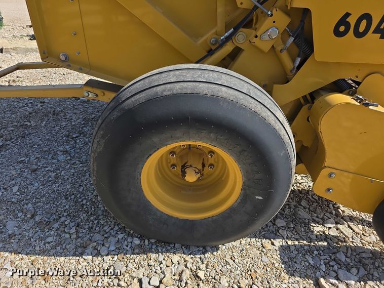 image for item DZ6387 2008 Vermeer  604M DCF Wide pickup round baler