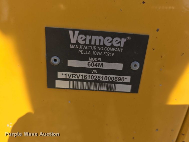 image for item DZ6387 2008 Vermeer  604M DCF Wide pickup round baler