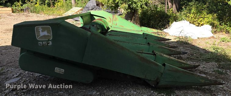 image for item DZ6391 John Deere  650 row header corn head