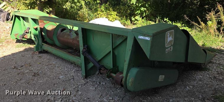 image for item DZ6391 John Deere  650 row header corn head