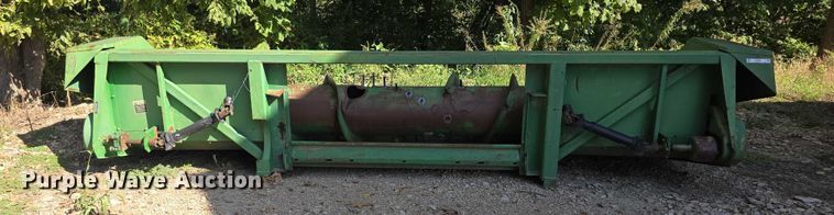 image for item DZ6391 John Deere  650 row header corn head