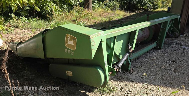 image for item DZ6391 John Deere  650 row header corn head