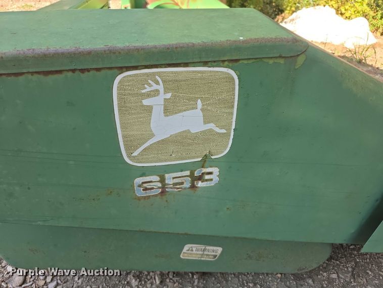 image for item DZ6391 John Deere  650 row header corn head