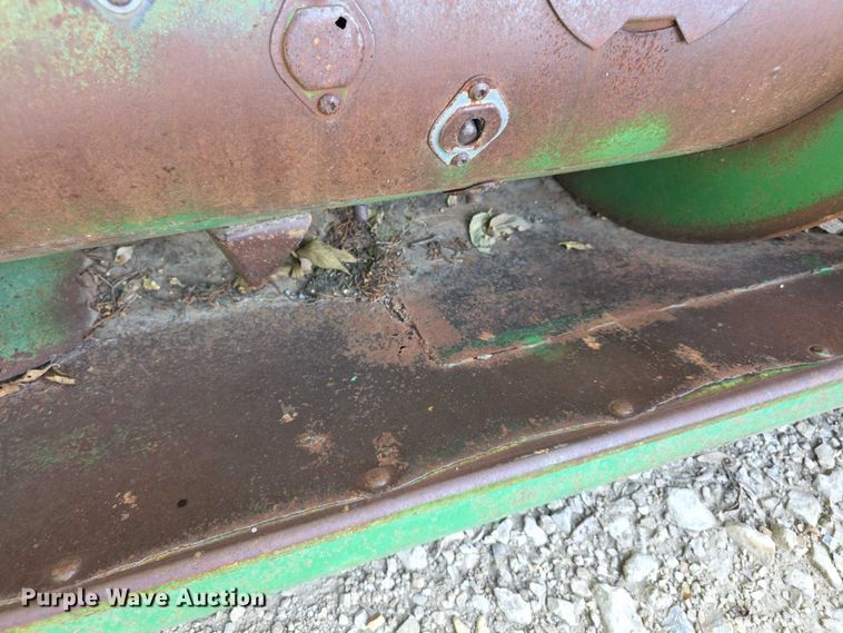 image for item DZ6391 John Deere  650 row header corn head