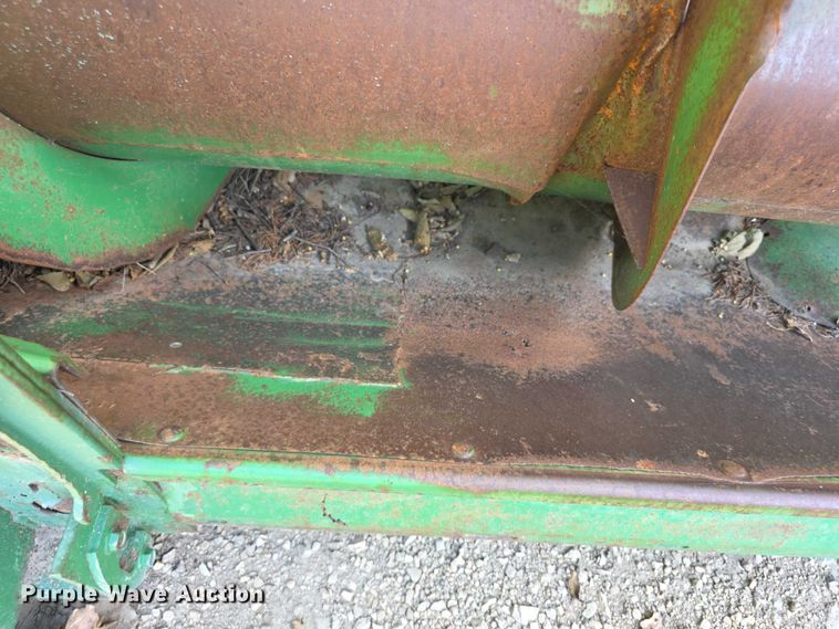 image for item DZ6391 John Deere  650 row header corn head