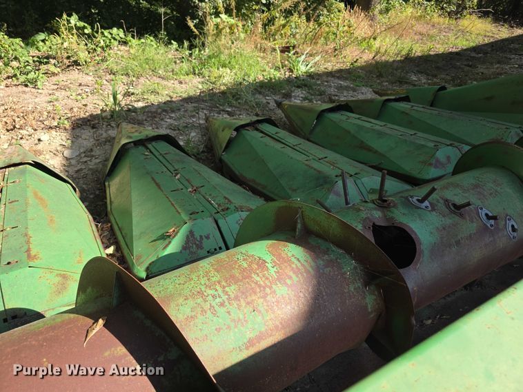 image for item DZ6391 John Deere  650 row header corn head