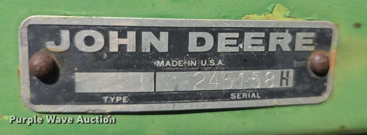 image for item DZ6391 John Deere  650 row header corn head