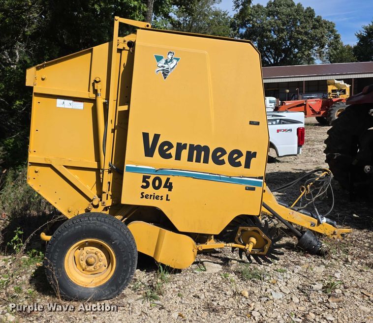 image for item DZ6392 1998 Vermeer 504L series round baler