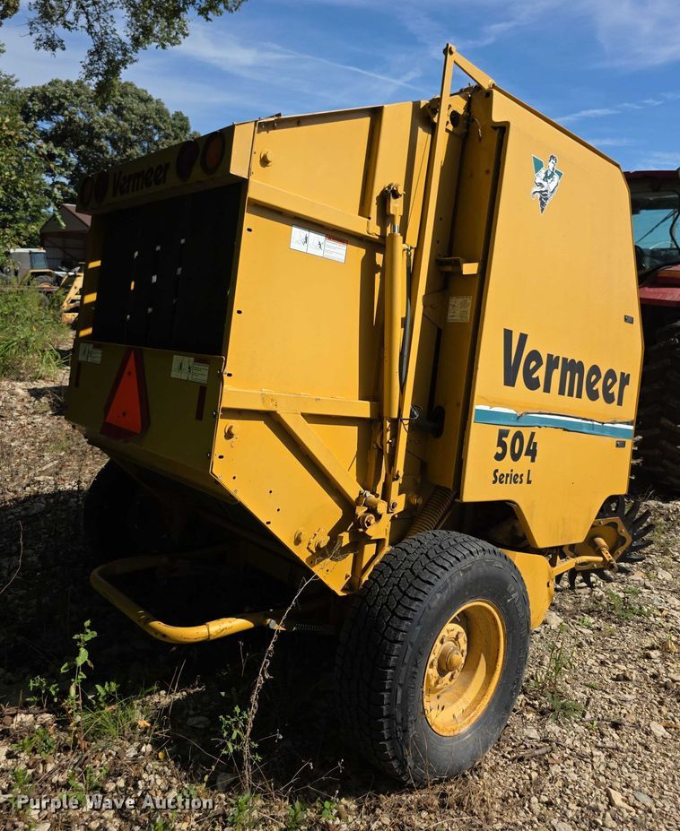 image for item DZ6392 1998 Vermeer 504L series round baler