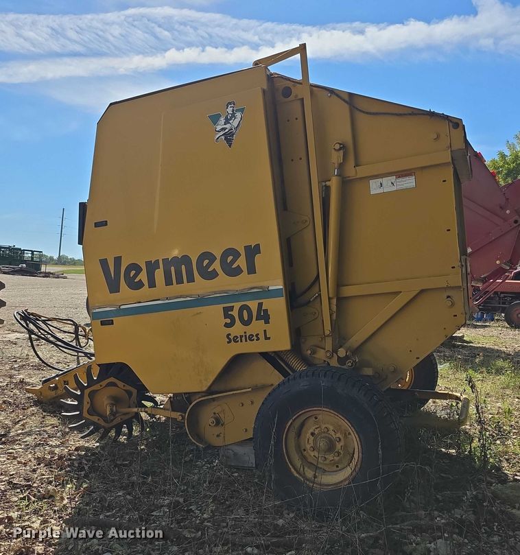 image for item DZ6392 1998 Vermeer 504L series round baler