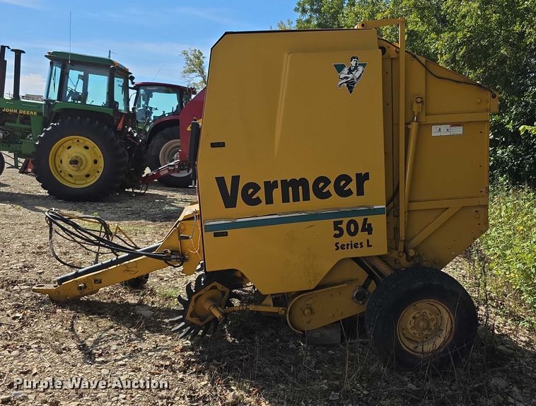 image for item DZ6392 1998 Vermeer 504L series round baler