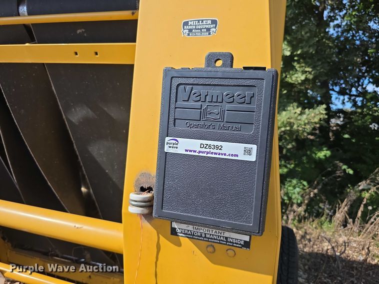 image for item DZ6392 1998 Vermeer 504L series round baler