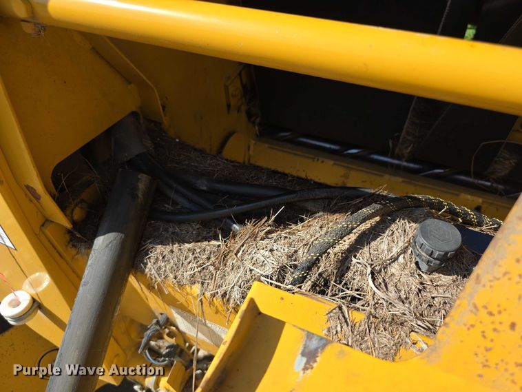 image for item DZ6392 1998 Vermeer 504L series round baler