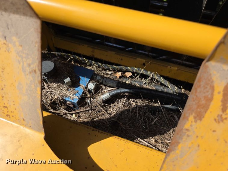 image for item DZ6392 1998 Vermeer 504L series round baler