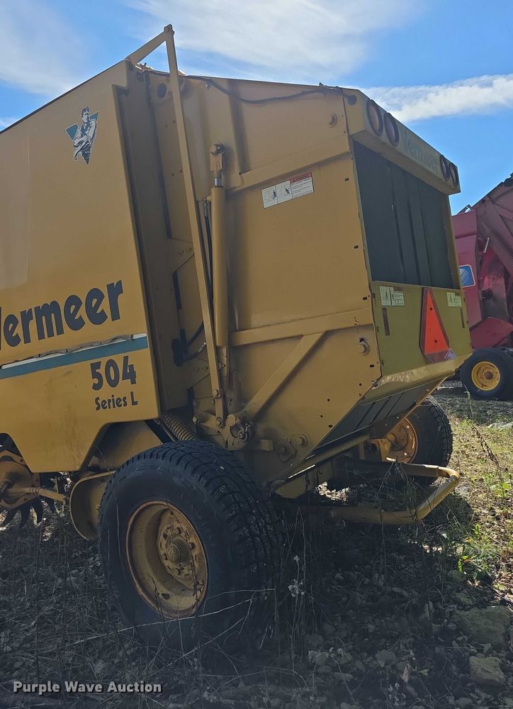image for item DZ6392 1998 Vermeer 504L series round baler