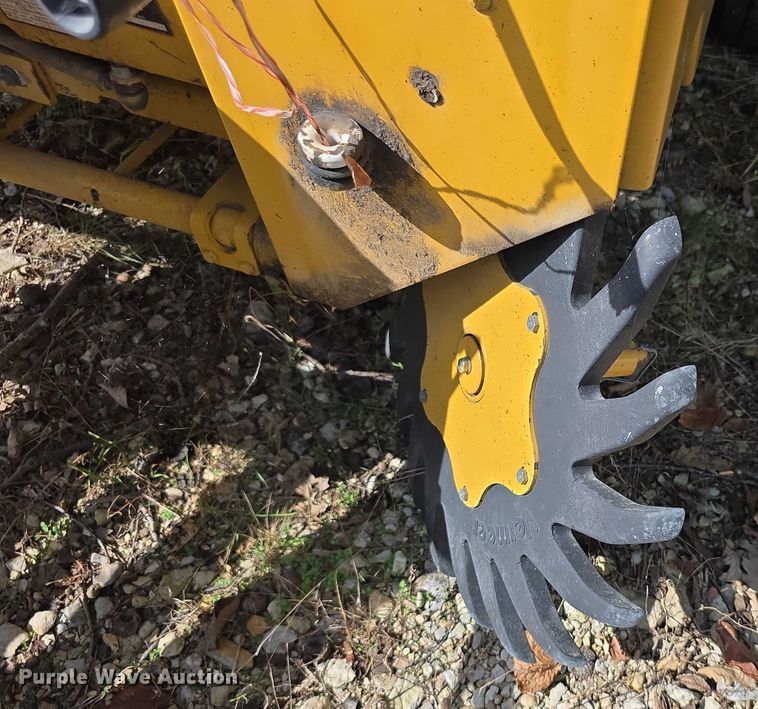 image for item DZ6392 1998 Vermeer 504L series round baler