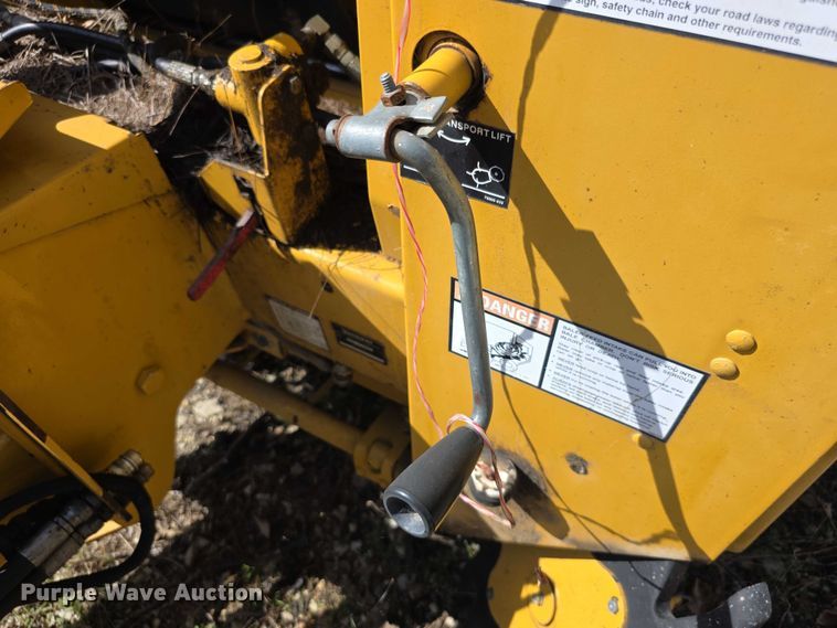 image for item DZ6392 1998 Vermeer 504L series round baler