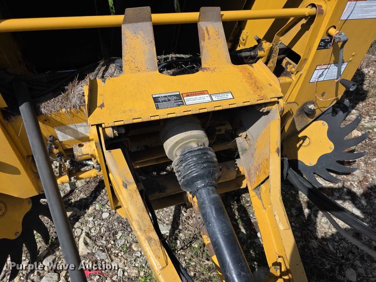 image for item DZ6392 1998 Vermeer 504L series round baler