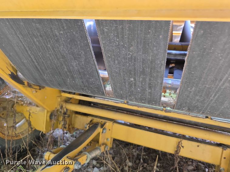 image for item DZ6392 1998 Vermeer 504L series round baler