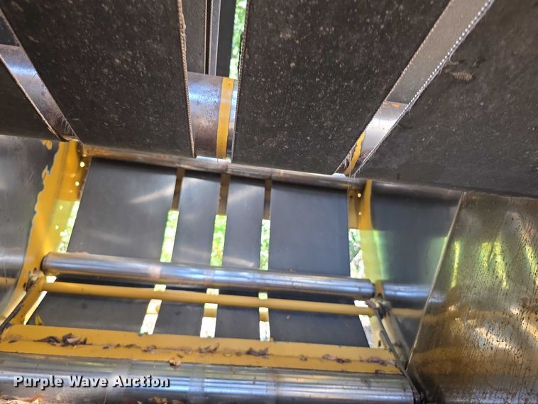 image for item DZ6392 1998 Vermeer 504L series round baler