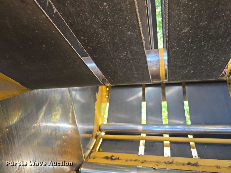 image for item DZ6392 1998 Vermeer 504L series round baler