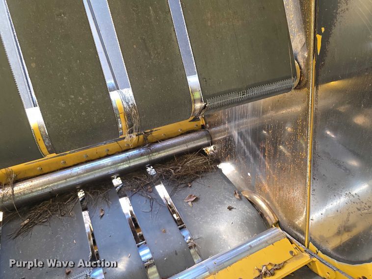 image for item DZ6392 1998 Vermeer 504L series round baler