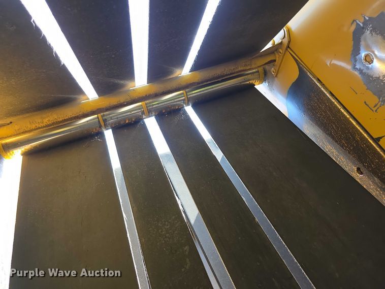 image for item DZ6392 1998 Vermeer 504L series round baler