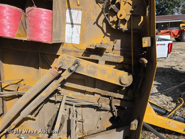 image for item DZ6392 1998 Vermeer 504L series round baler