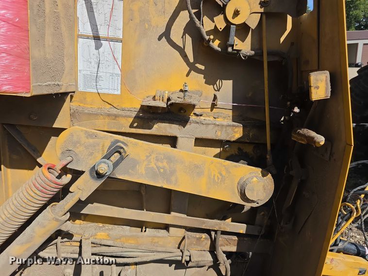 image for item DZ6392 1998 Vermeer 504L series round baler