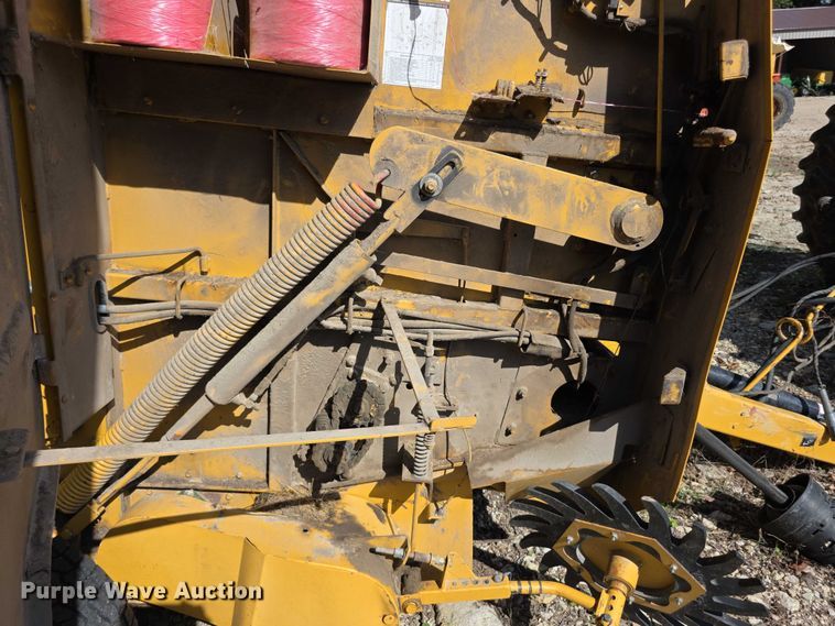 image for item DZ6392 1998 Vermeer 504L series round baler