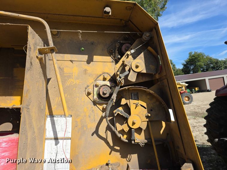 image for item DZ6392 1998 Vermeer 504L series round baler