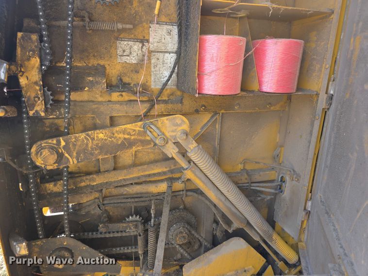 image for item DZ6392 1998 Vermeer 504L series round baler