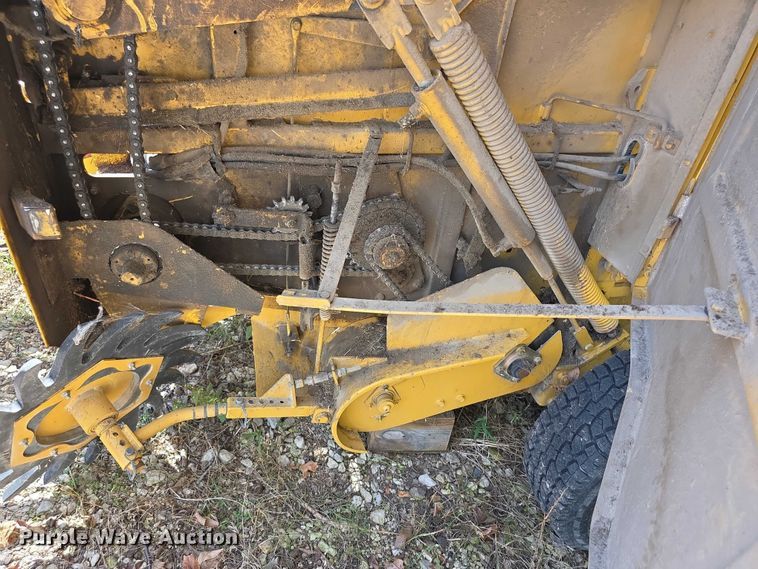 image for item DZ6392 1998 Vermeer 504L series round baler