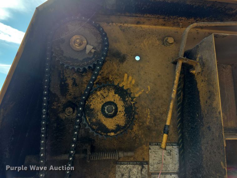 image for item DZ6392 1998 Vermeer 504L series round baler