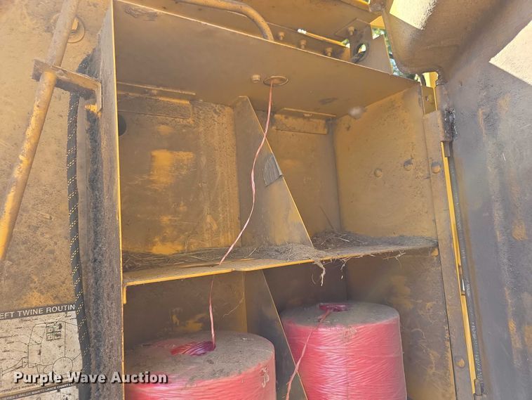 image for item DZ6392 1998 Vermeer 504L series round baler