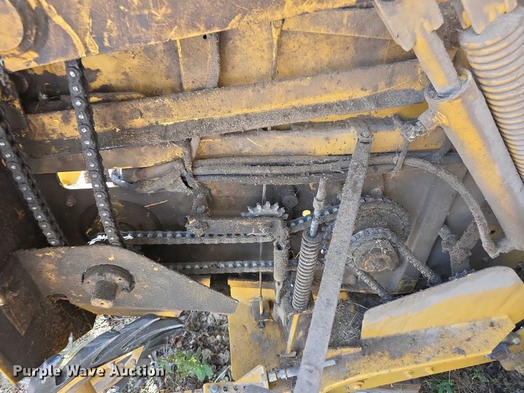 image for item DZ6392 1998 Vermeer 504L series round baler