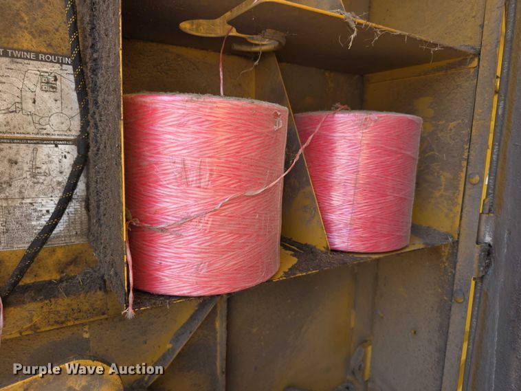 image for item DZ6392 1998 Vermeer 504L series round baler