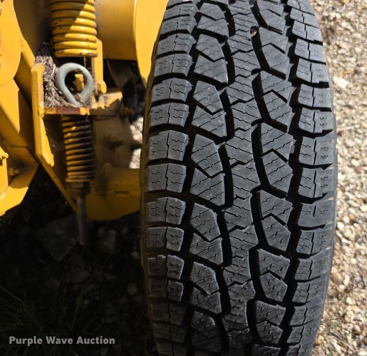 image for item DZ6392 1998 Vermeer 504L series round baler