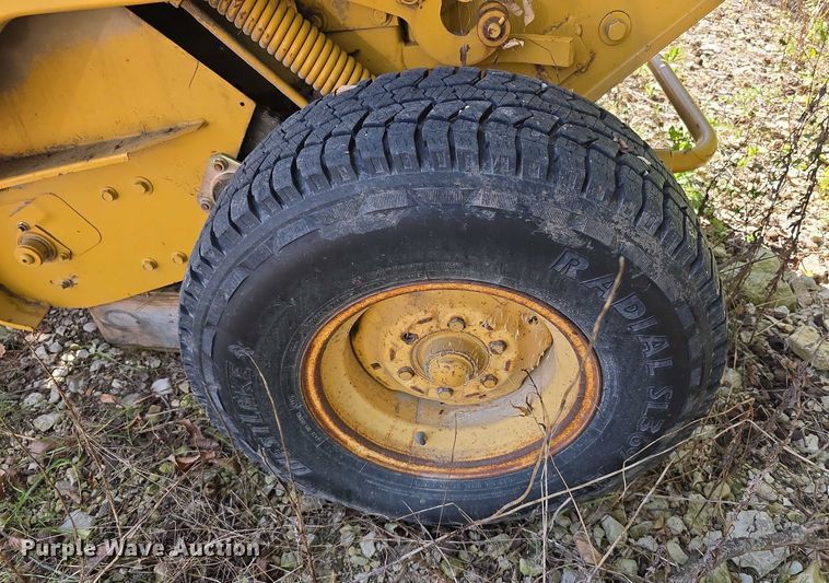 image for item DZ6392 1998 Vermeer 504L series round baler