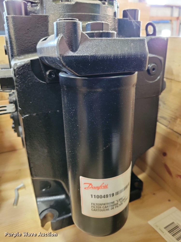 image for item DZ6581 (10) hydraulic drive pumps