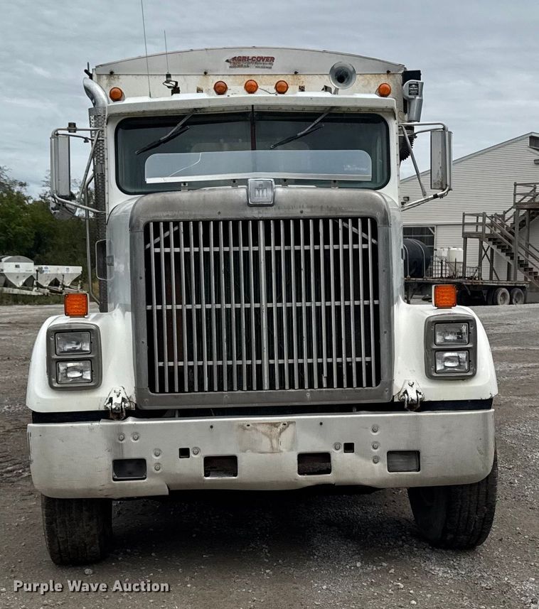 image for item EA1873 1985 International F9370 feed delivery truck